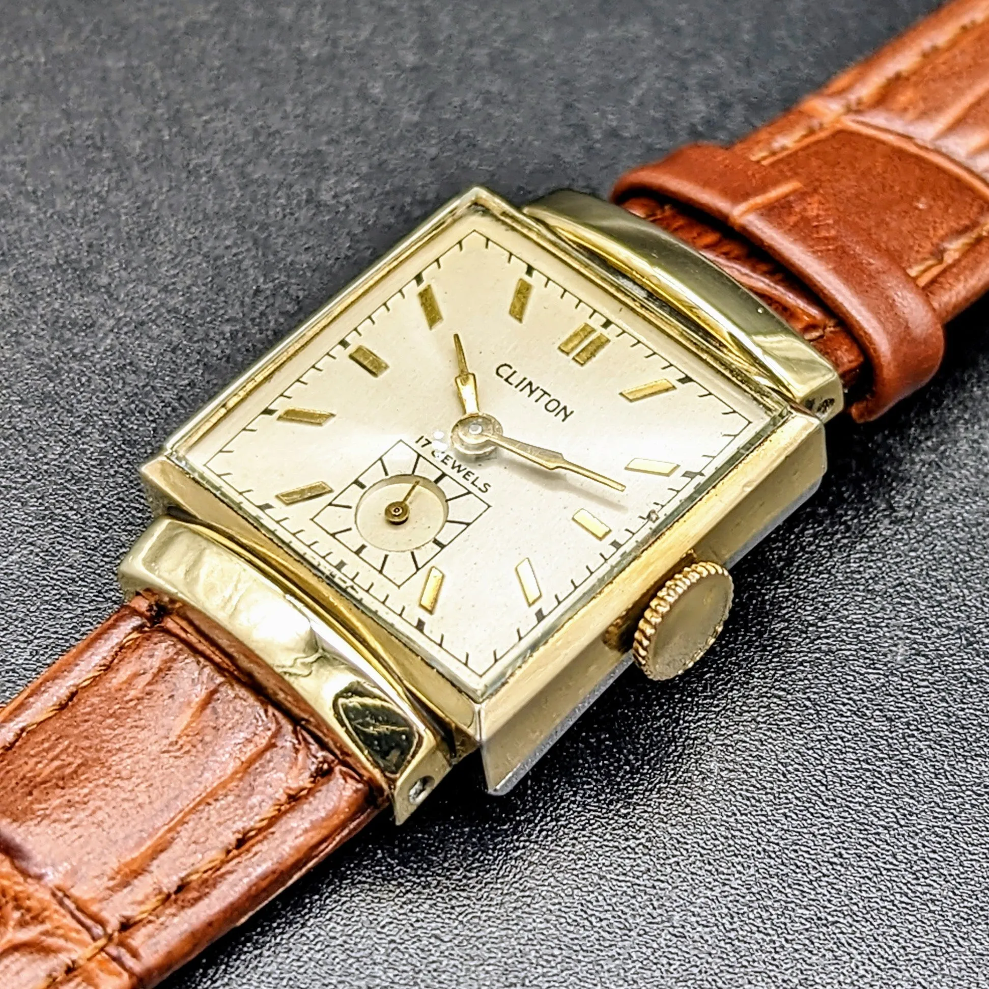 1940's CLINTON Watch 17 Jewels 23mm Fancy Lug Design Vintage Swiss Wristwatch