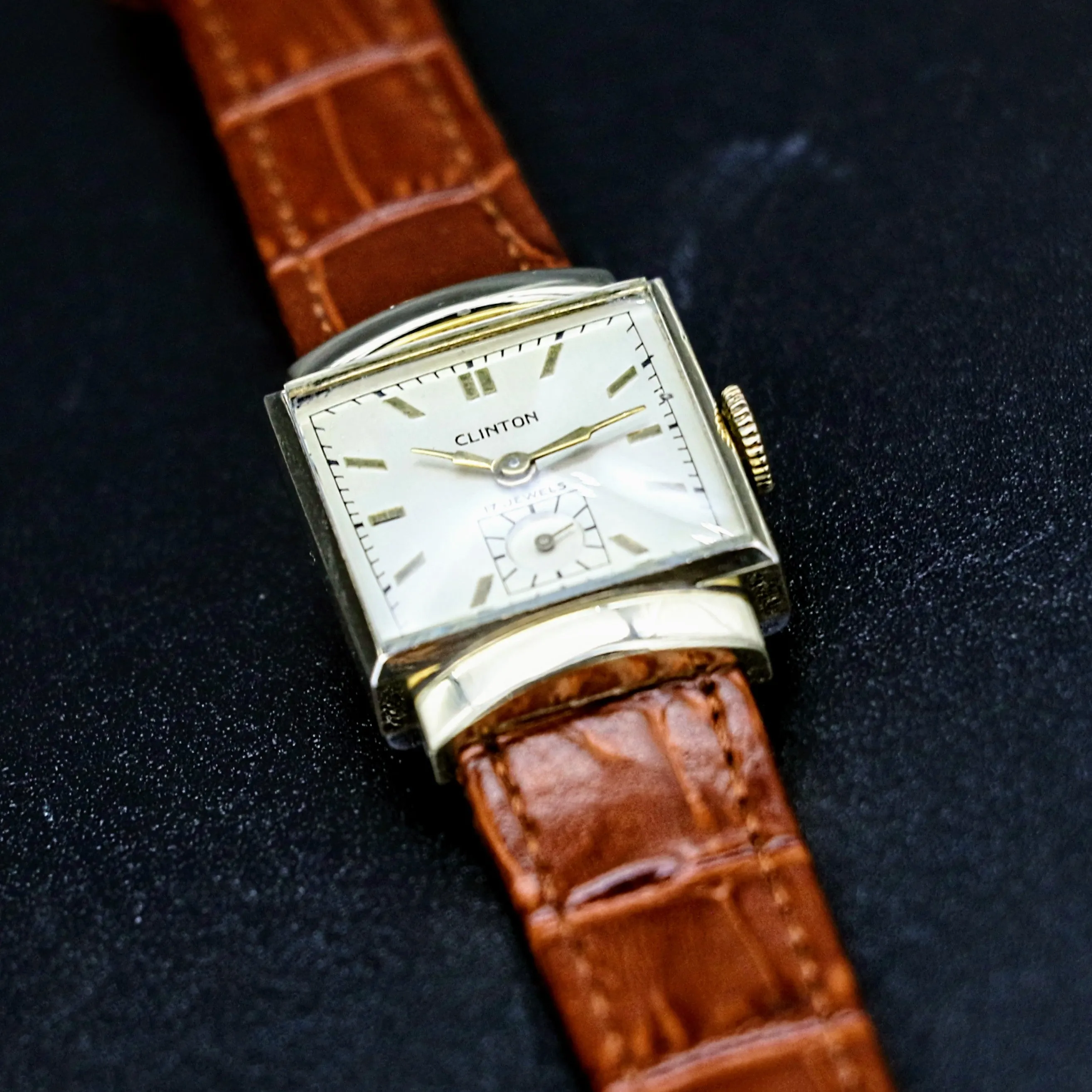 1940's CLINTON Watch 17 Jewels 23mm Fancy Lug Design Vintage Swiss Wristwatch