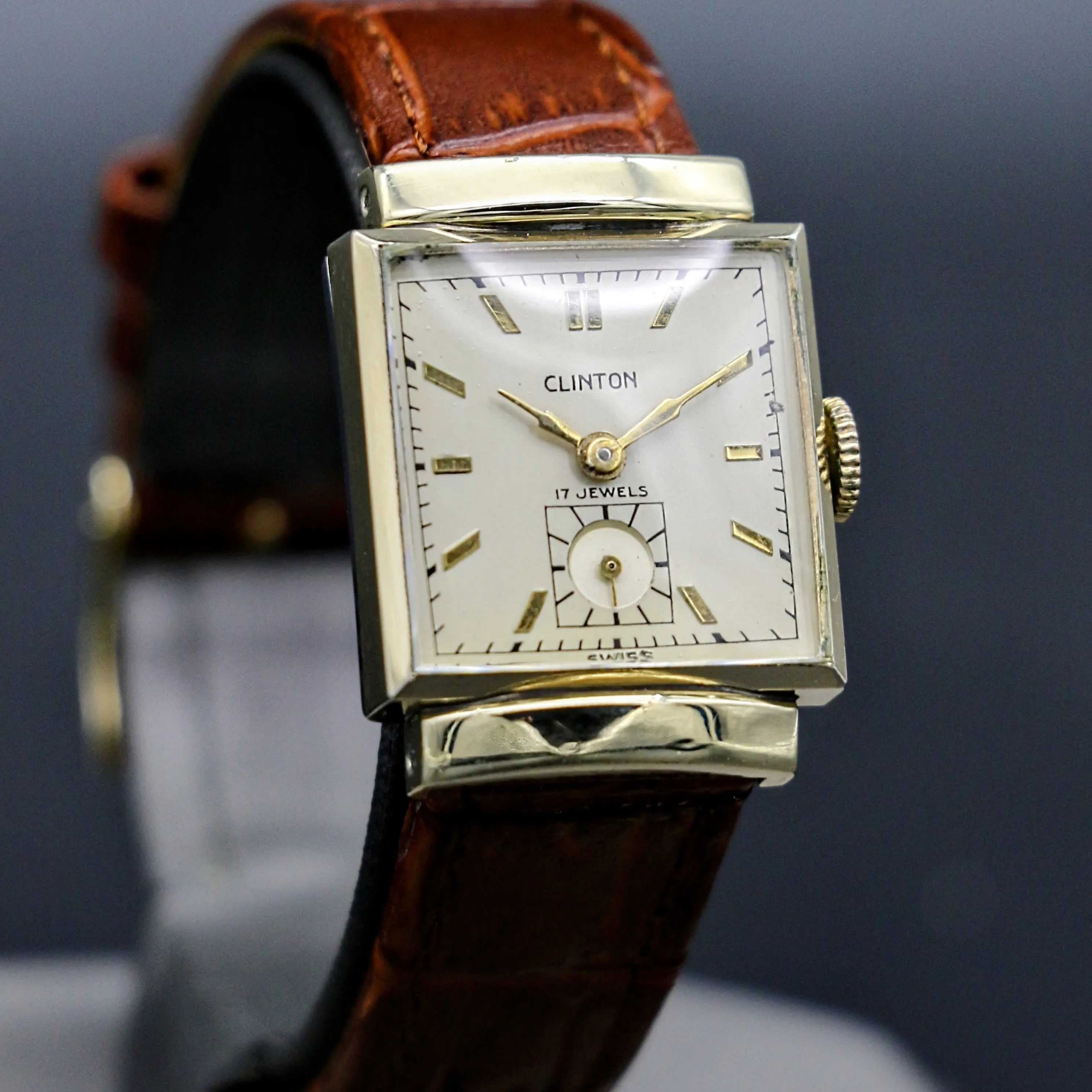 1940's CLINTON Watch 17 Jewels 23mm Fancy Lug Design Vintage Swiss Wristwatch