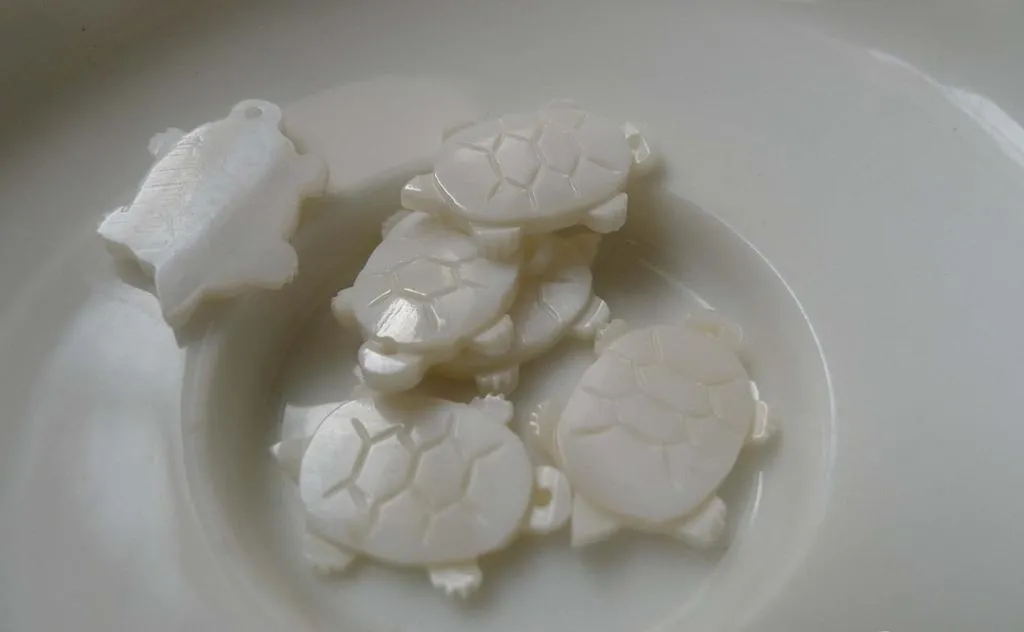 6 pcs of Natural Shell Turtle Charms 13x19mm A6335