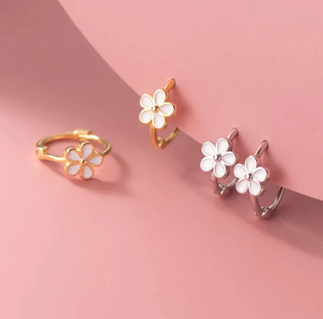 925 Sterling Silver Tine Enamel Sweet Flower Hoop Earrings.
