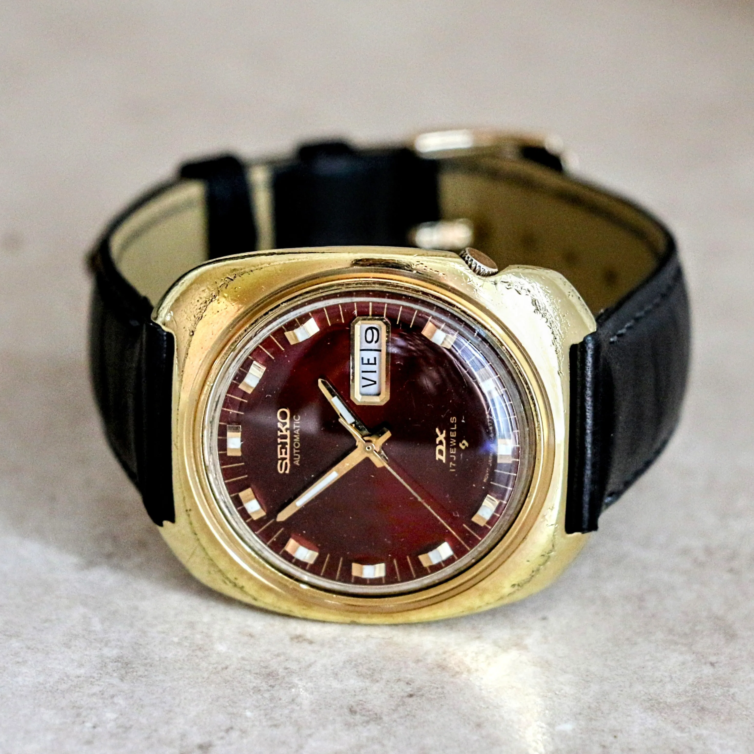 971 SEIKO DX Automatic Watch Day/Date Indicator Cal. 6106C 17Jewels Wristwatch