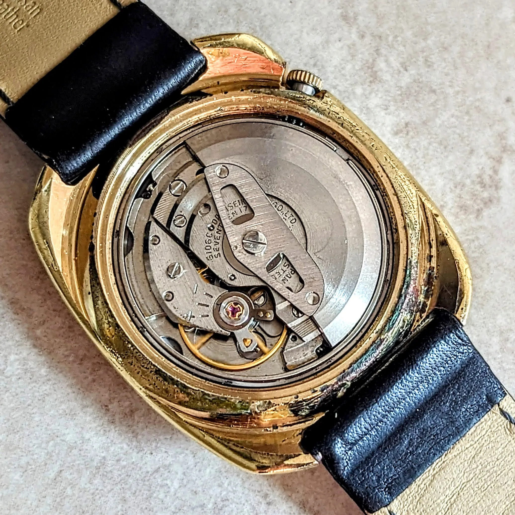 971 SEIKO DX Automatic Watch Day/Date Indicator Cal. 6106C 17Jewels Wristwatch