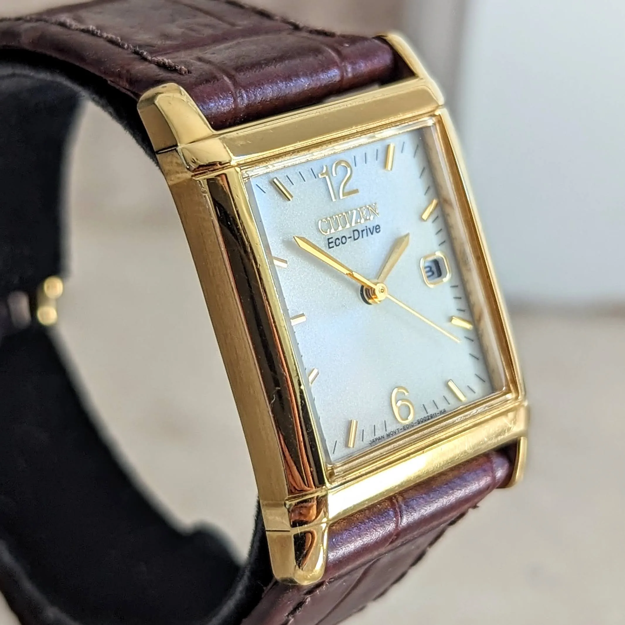 CITIZEN Eco-Drive Watch Date Indicator Quartz Vintage Wristwatch B011-S071003