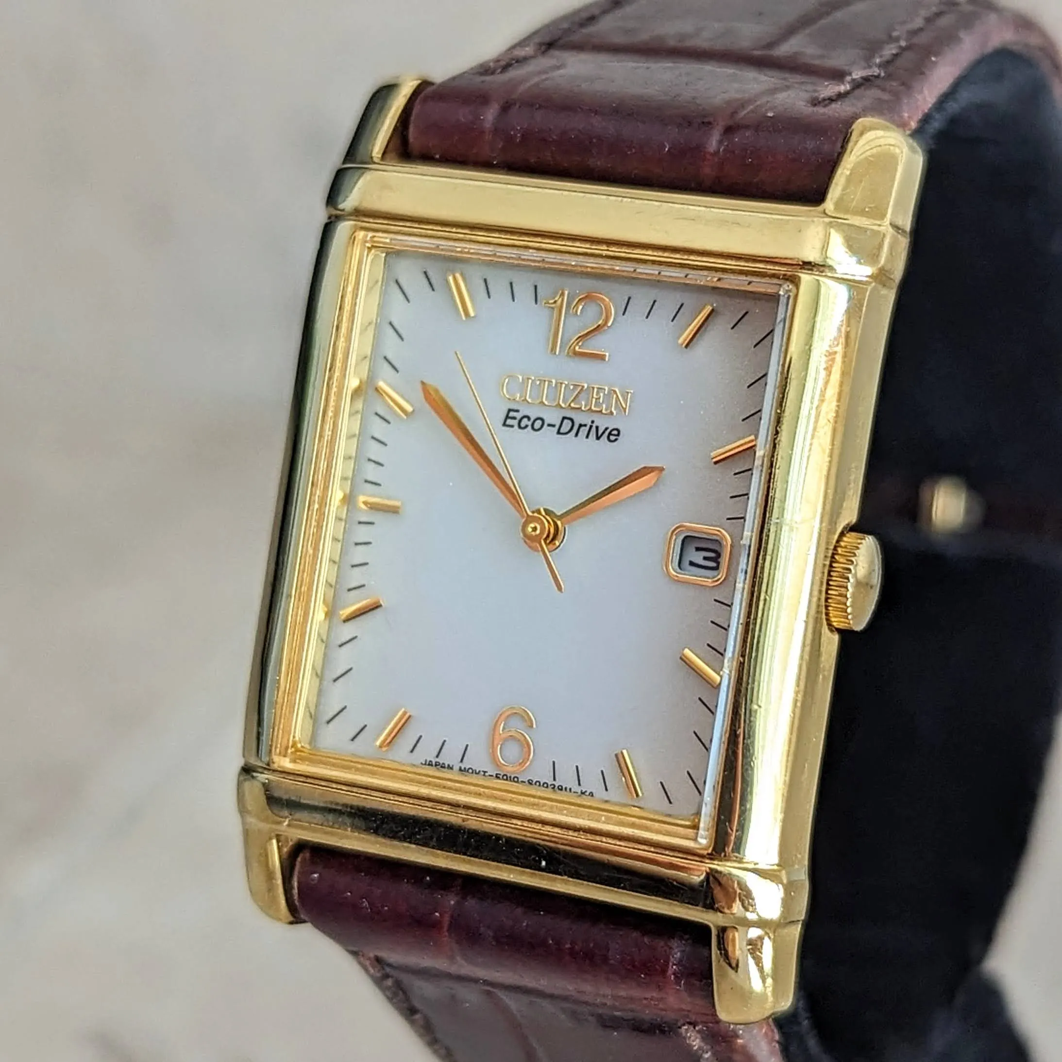 CITIZEN Eco-Drive Watch Date Indicator Quartz Vintage Wristwatch B011-S071003