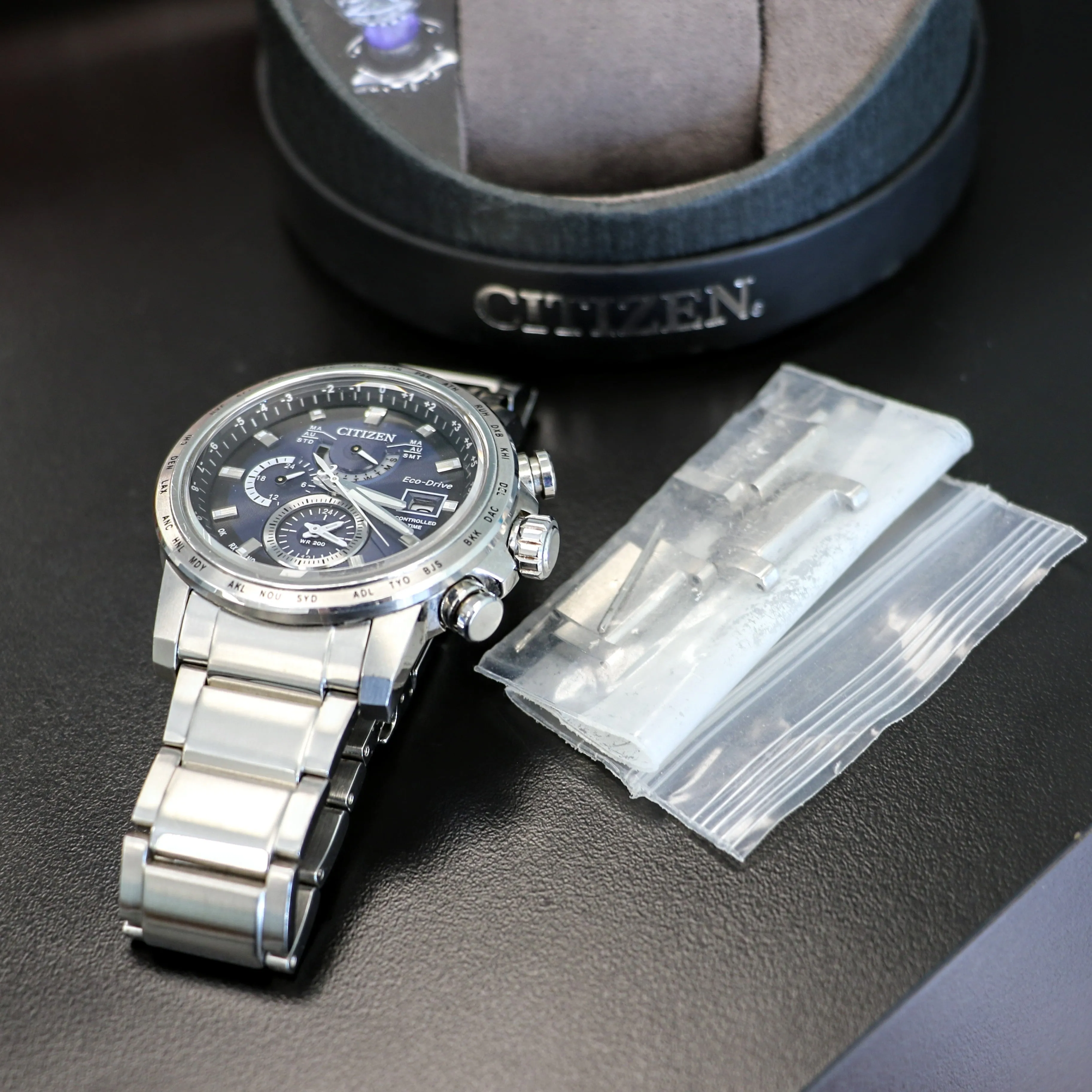 CITIZEN World Time A-T Watch Ref. AT9070-51L Eco-Drive Date Indicator Radio Controlled Wristwatch Box & Extra Links!