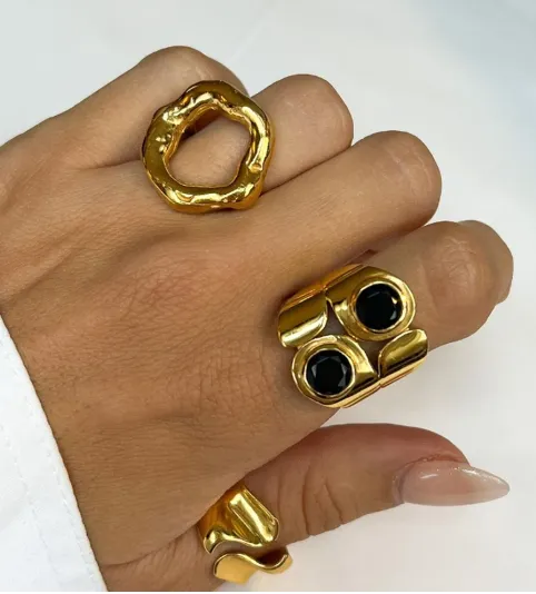 Denise Wavy Circle Rings