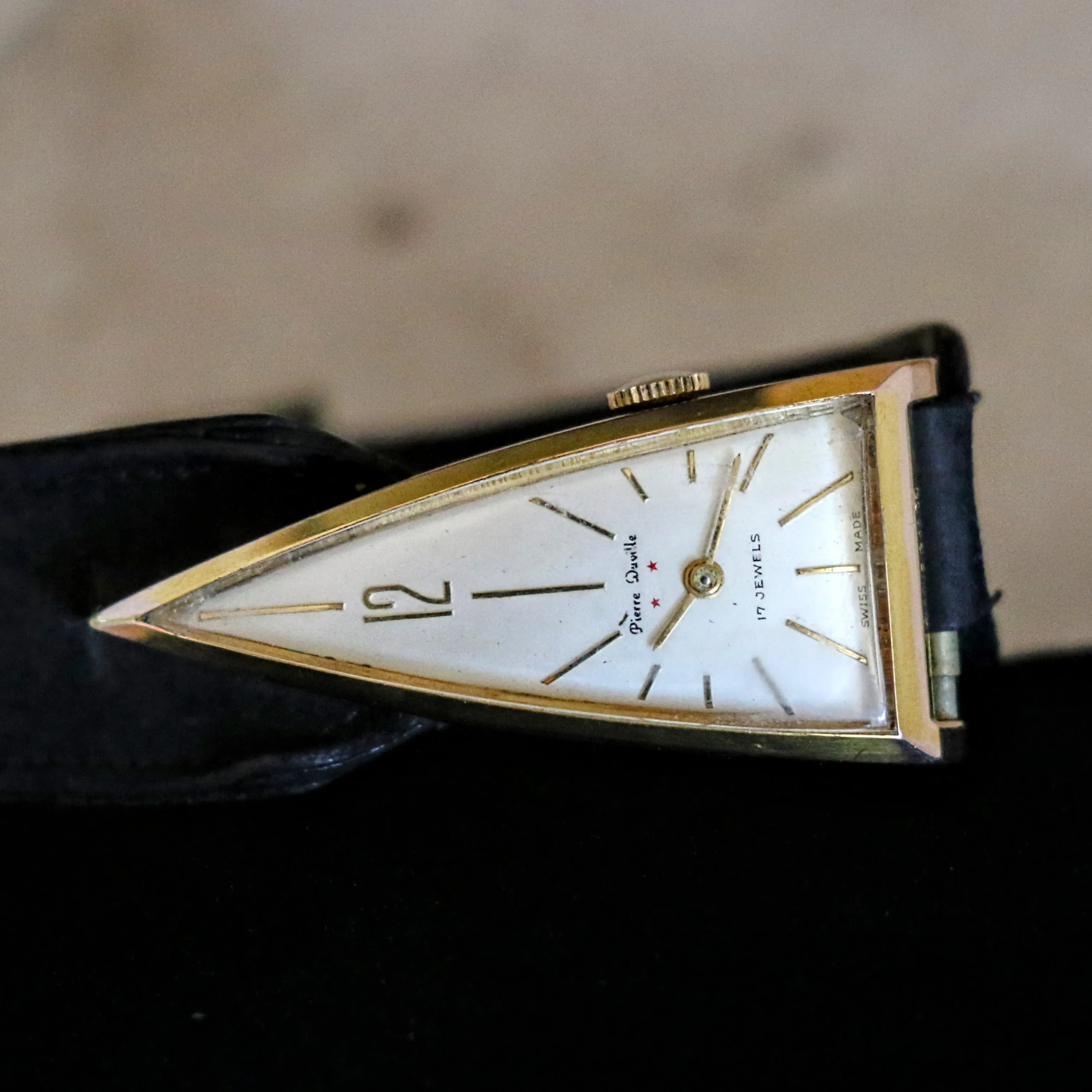 PIERRE DUVILLE “A Parabolic Watch” 17 Jewels Triangle Vintage Wristwatch