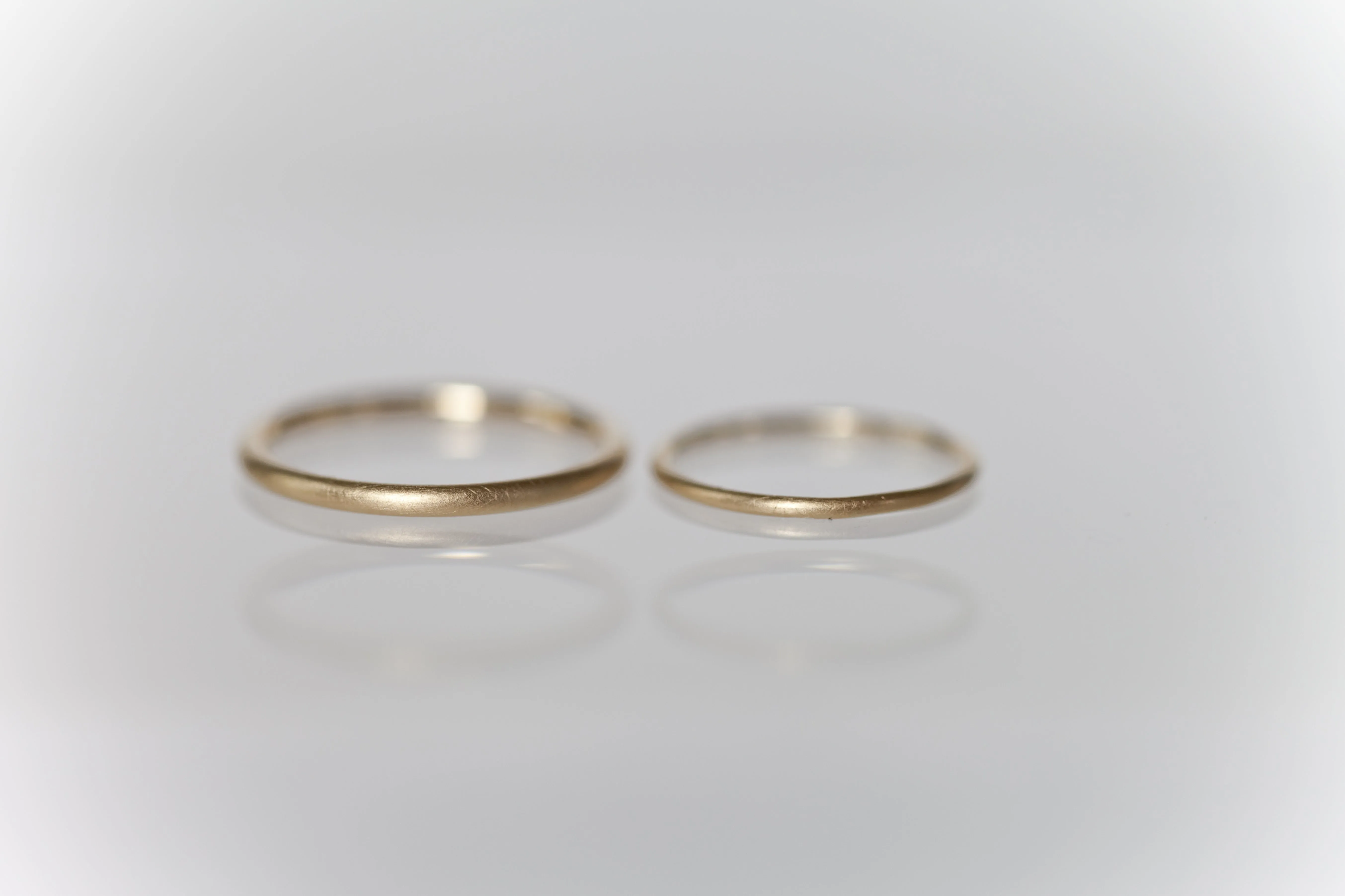 Slim Round Wedding Rings Set