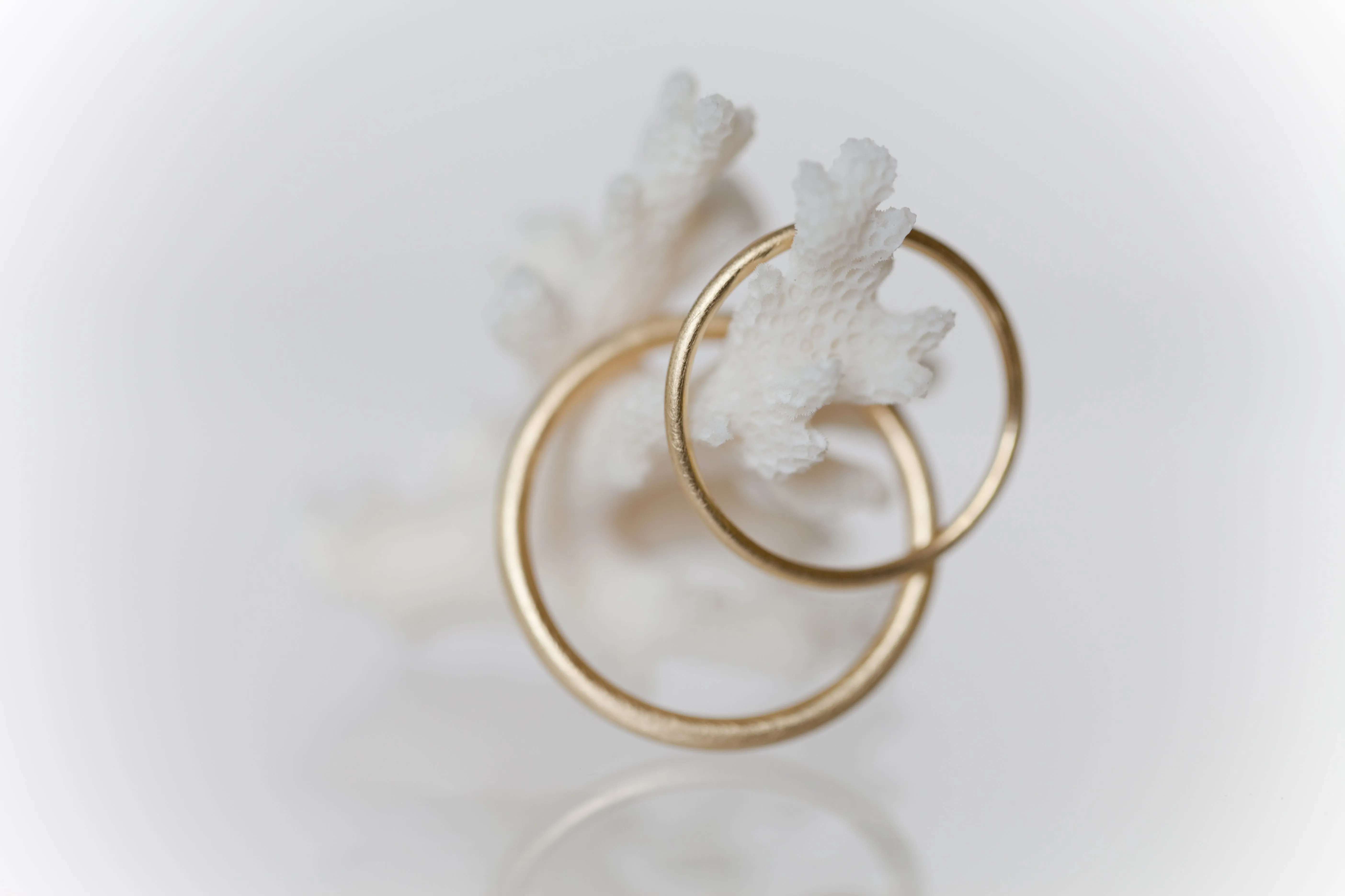 Slim Round Wedding Rings Set